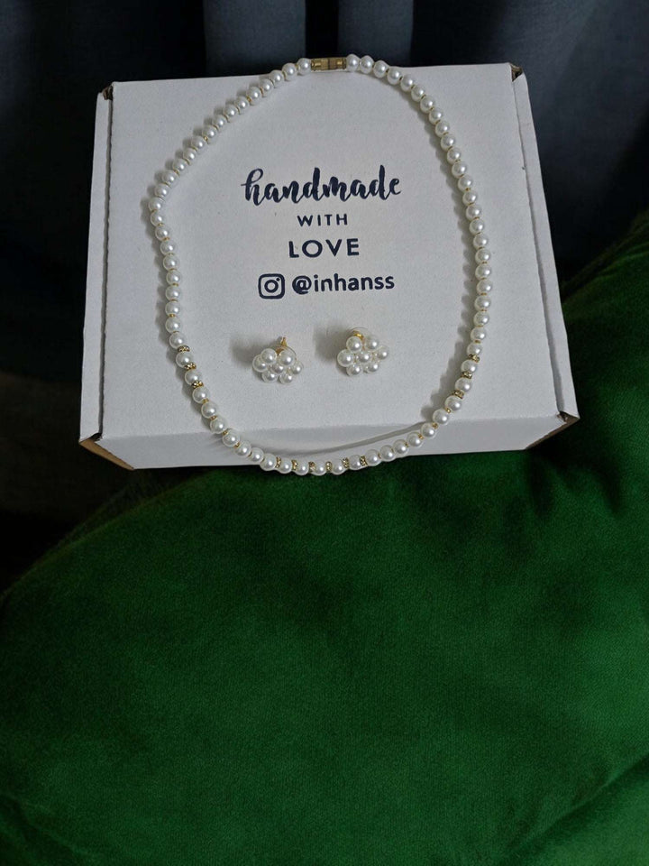 Sunehari Small Pearl White Necklace Set