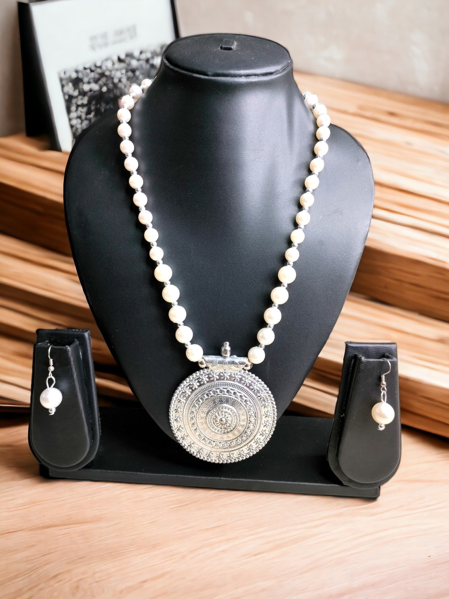 Lustrous Elegance Pearl Set with Matching Earrings