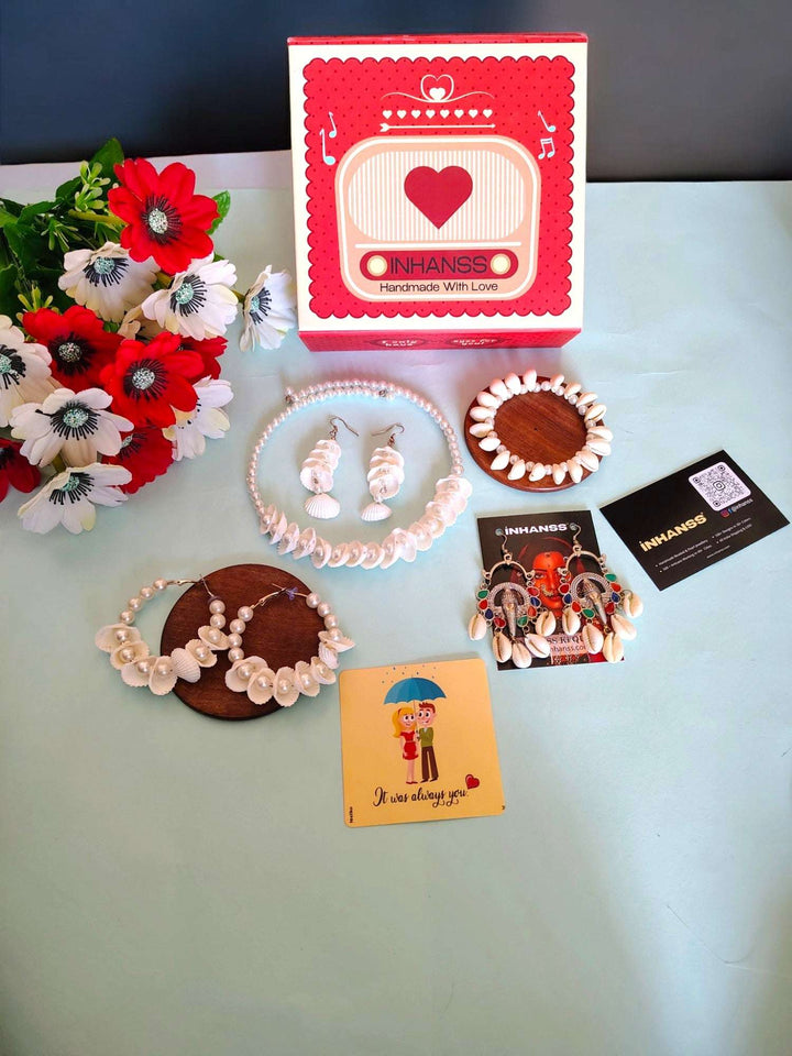 Love For Seashell 5 in 1 Handmade Hamper for Rakhi