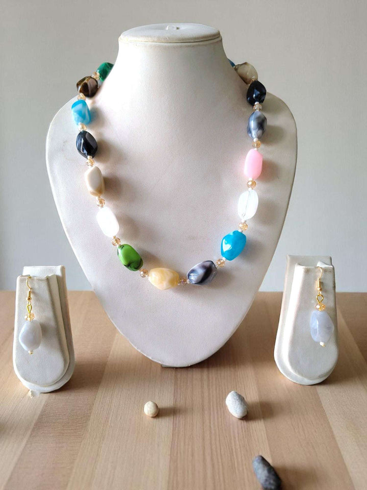 Thoda Desi, Thoda Videsi – Multicolour Stone Necklace Set