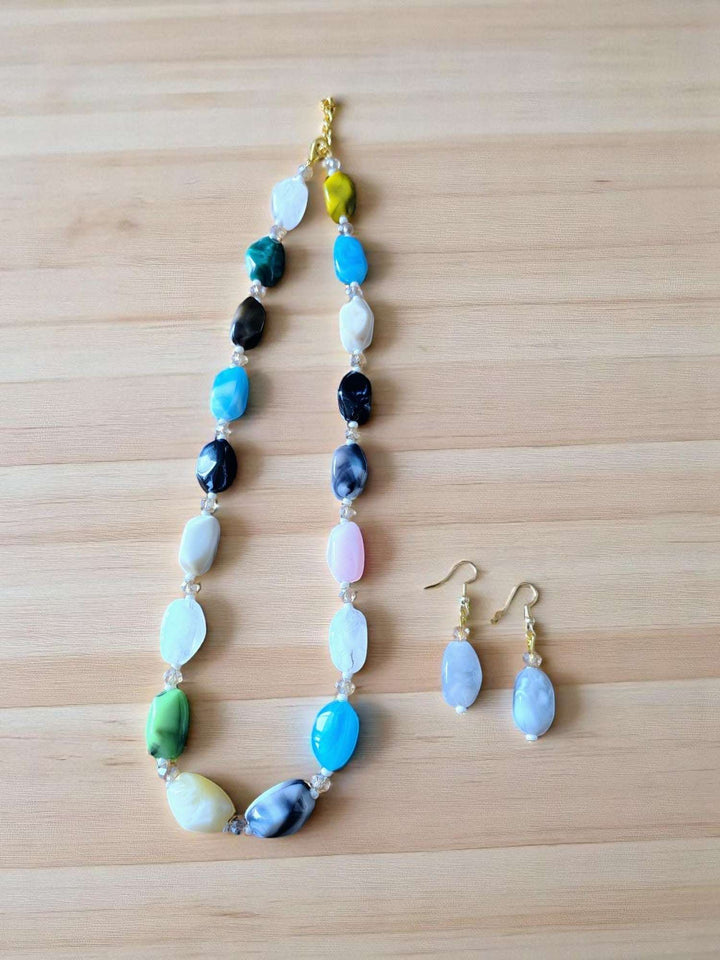 Thoda Desi, Thoda Videsi – Multicolour Stone Necklace Set
