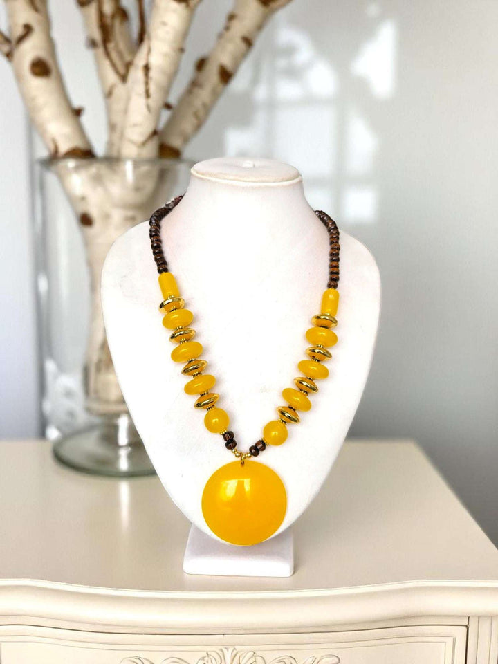 Sun Sunshine Bold – Yellow Stone & Raisin Pendant Necklace 🌼 Handmade | Statement Wear | Limited Pieces