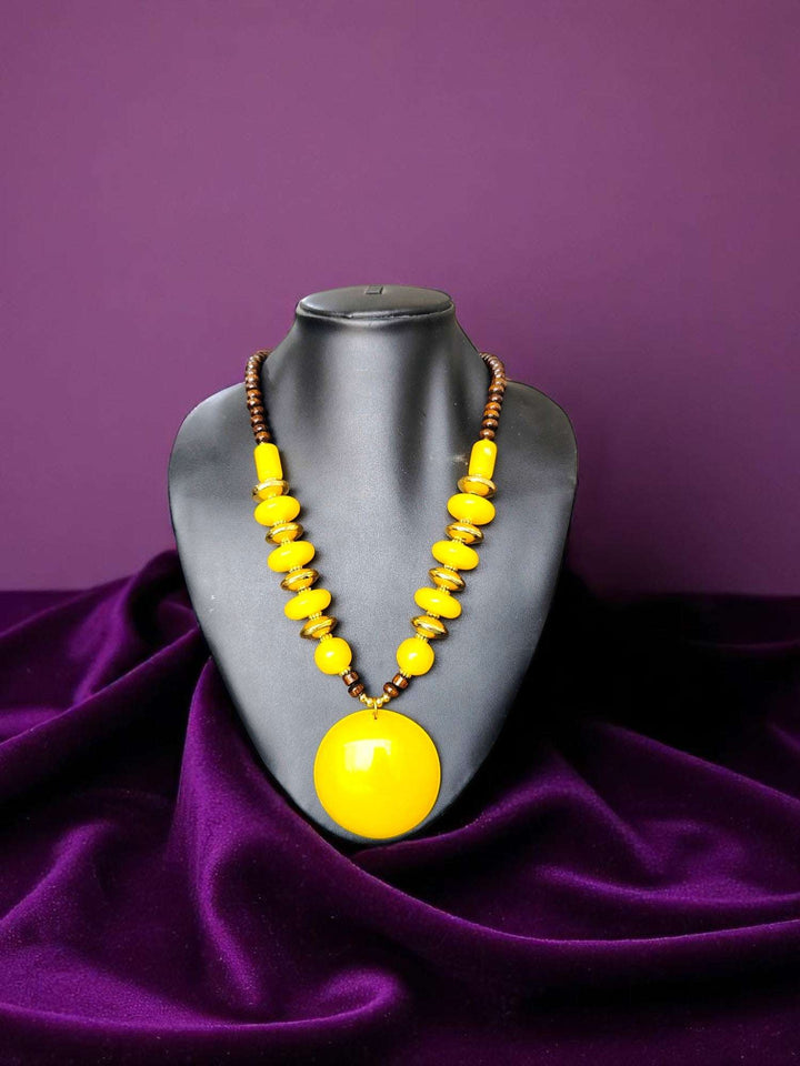 Sun Sunshine Bold – Yellow Stone & Raisin Pendant Necklace 🌼 Handmade | Statement Wear | Limited Pieces