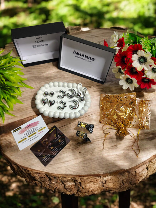 Silver Gleam Valentine Hamper – Minimal Silver-Toned Earrings