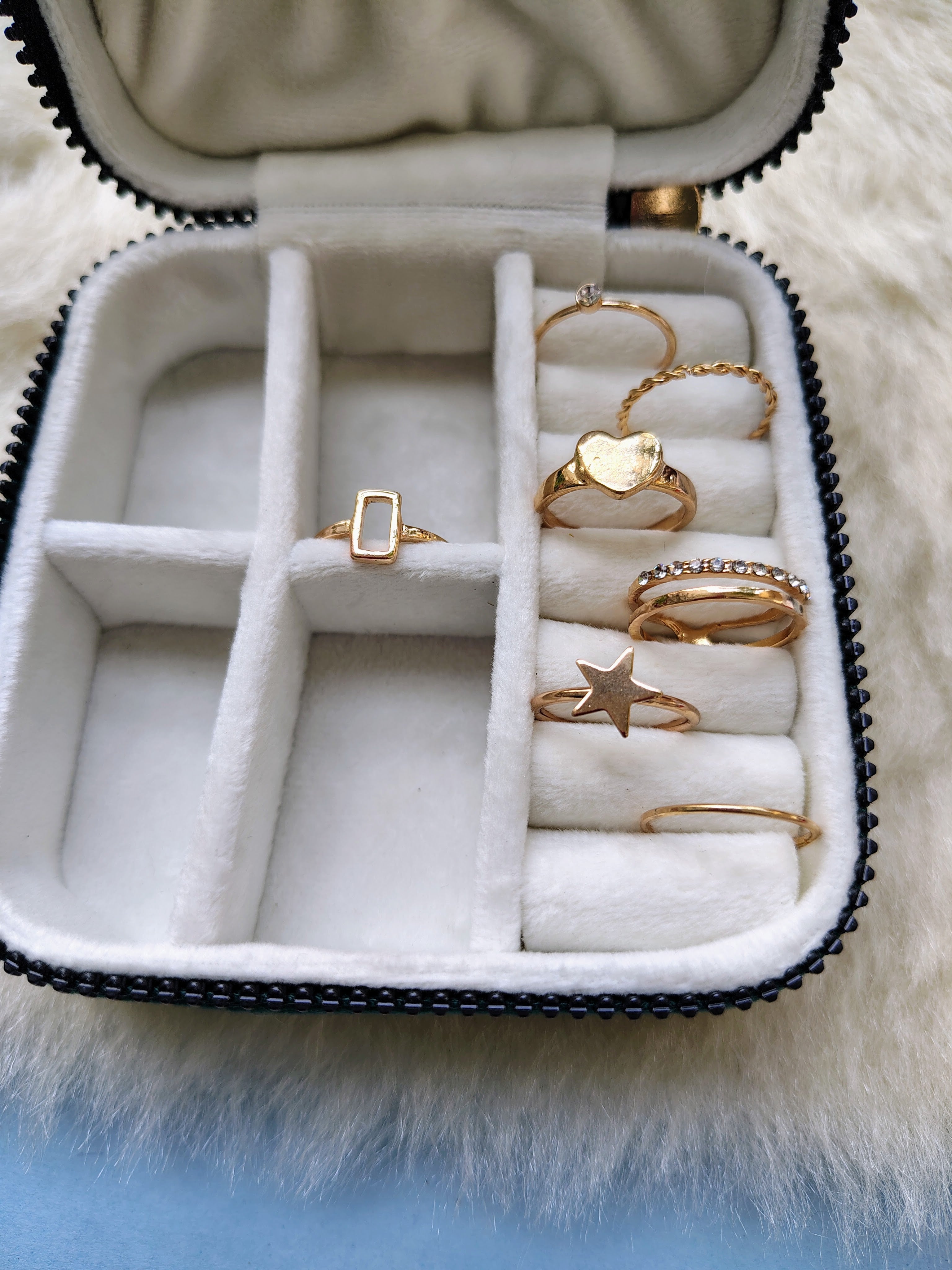 Ethereal Glow Lightweight Rings - 7 Rings + Jewellery Organizer