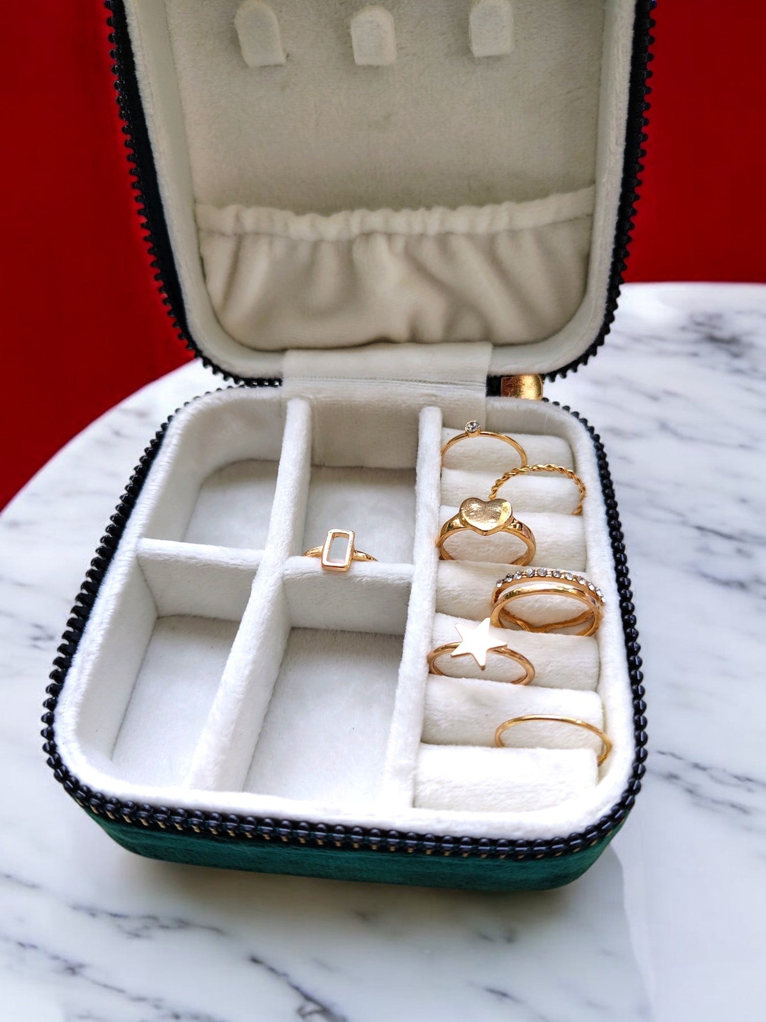 Ethereal Glow Lightweight Rings - 7 Rings + Jewellery Organizer