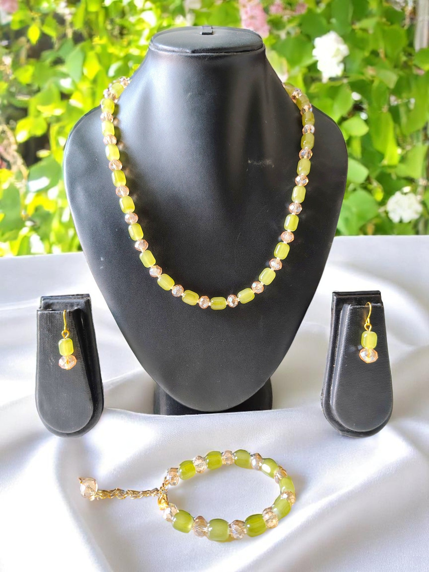 Shaadi Wale Rang – Beaded Necklace, Earrings & Bracelet Set