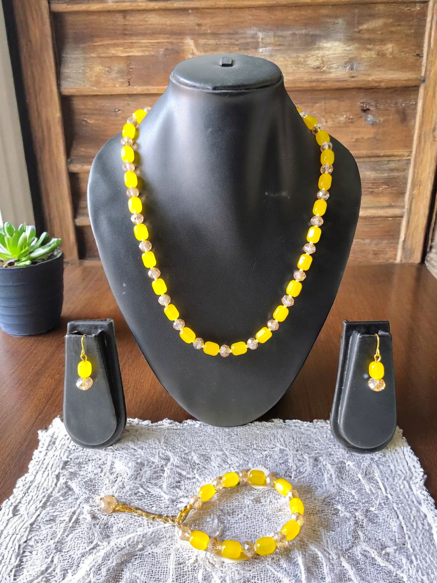 Shaadi Wale Rang – Beaded Necklace, Earrings & Bracelet Set
