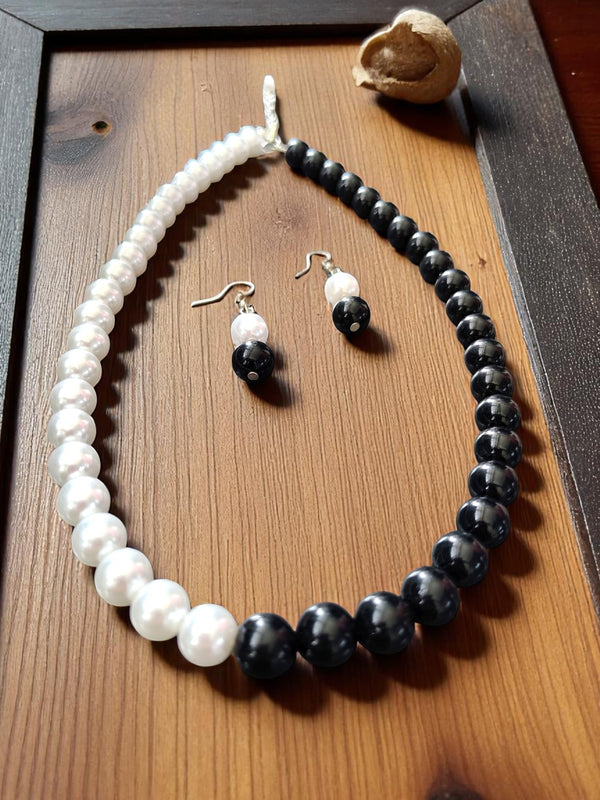 Noor-E-Contrast Necklace (Black × White Pearl Edition)