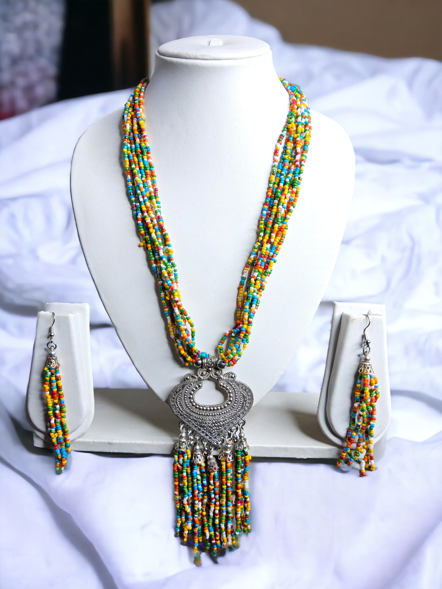 EYE CANDY LOS ANGELES Jamie Rainbow Crystal Statement Necklace |  Nordstromrack in 2023 | Necklace craft, Crystal statement necklace, Womens jewelry  necklace